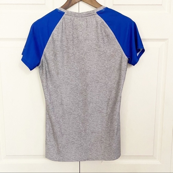 3/$20 Under Armour Gray Superman Heat Gear Workout Shirt - Picture 4 of 4